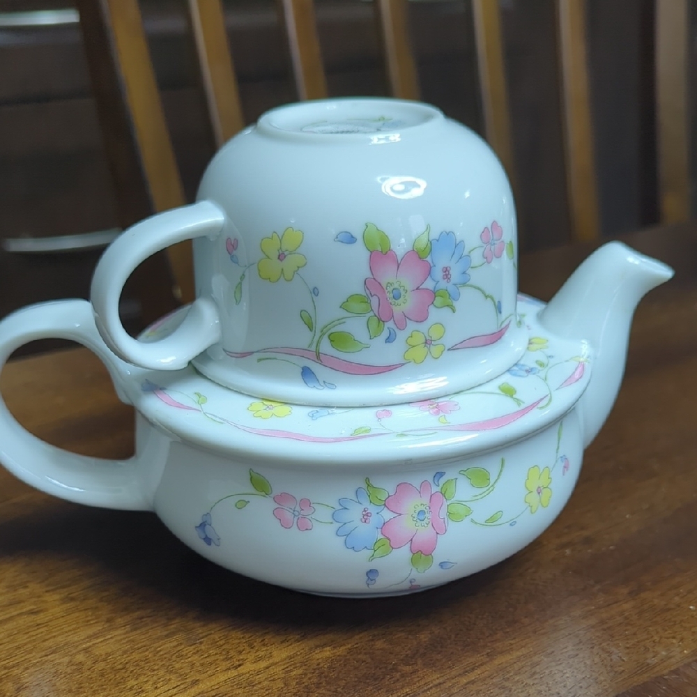 Floral Teapot and Cup Set